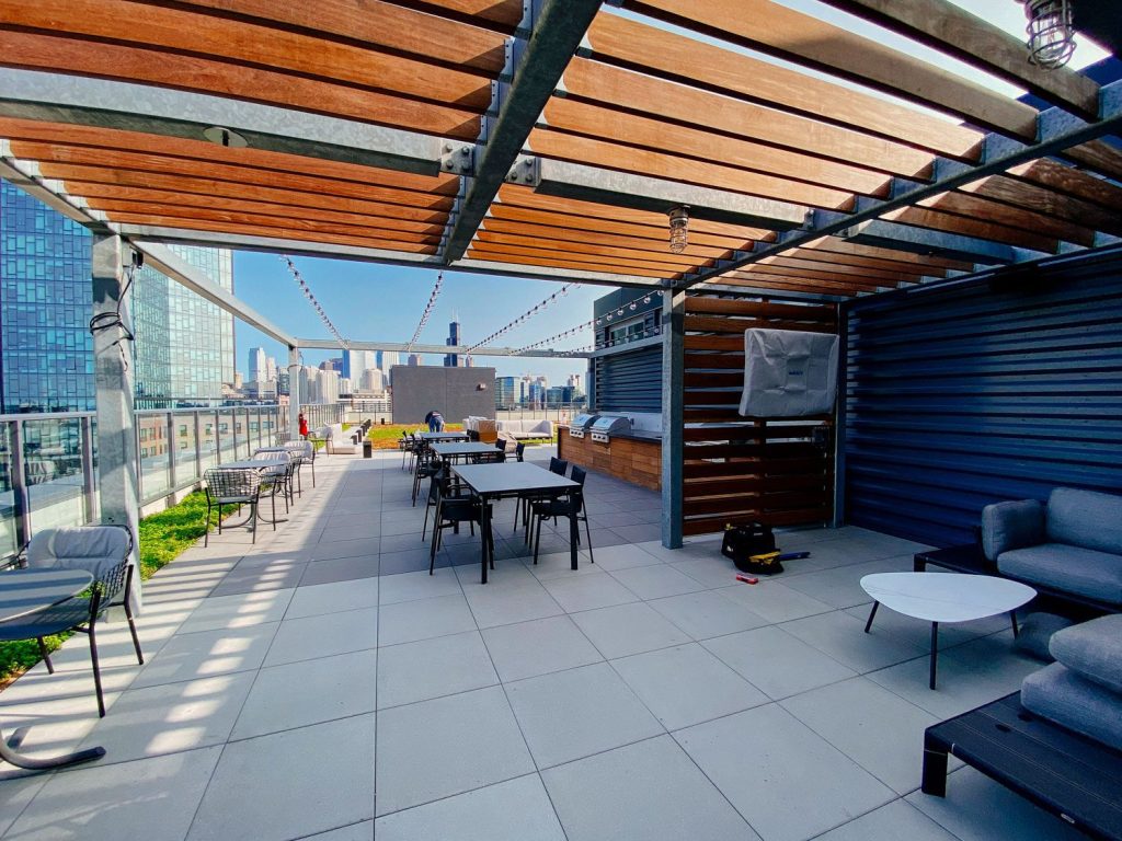 The rooftop deck at Westerly apartments in downtown Chicago