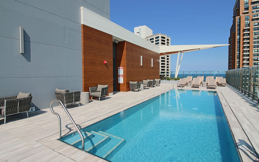 Rooftop pool at Eleven40 Apartments in Chicago