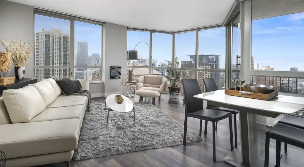 2 Bedroom Apartment in Gold Coast, Chicago with city view