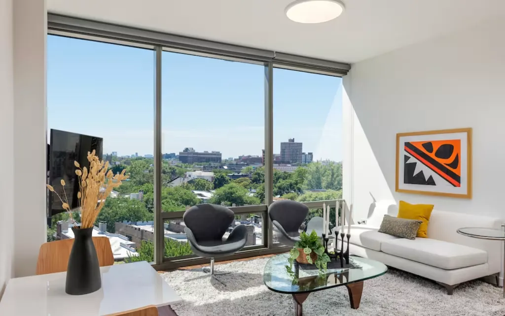 Luxury Apartments in Lakeview Chicago with city panorama