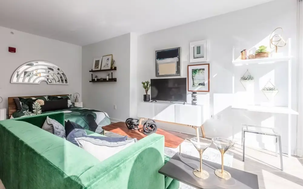 Bright Studio Apartment in Lincoln Park, Chicago